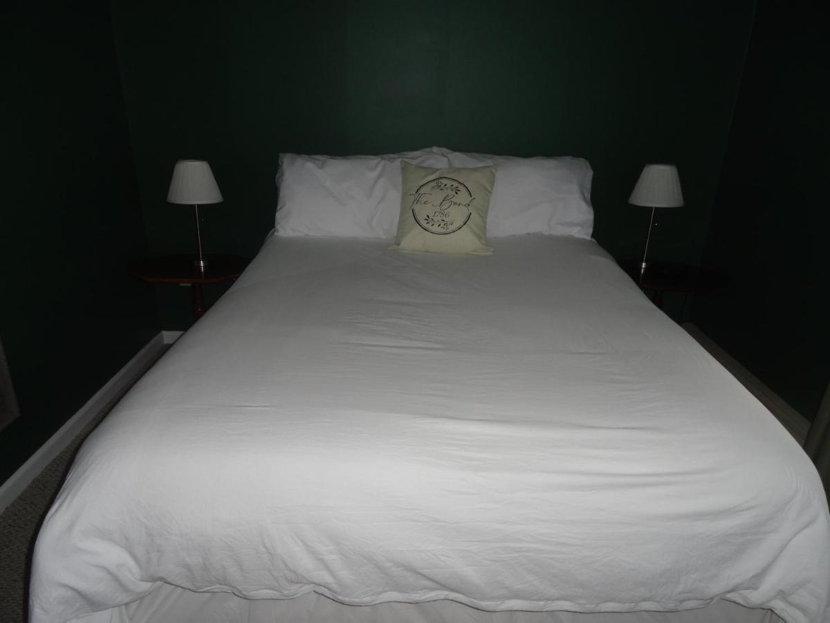 The Bond 1786 Inn (Adults Only) Warrensburg Habitación foto