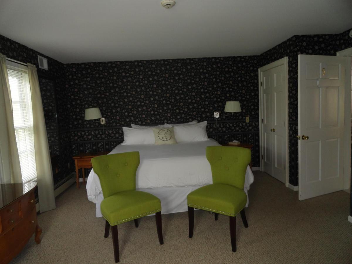 The Bond 1786 Inn (Adults Only) Warrensburg Habitación foto