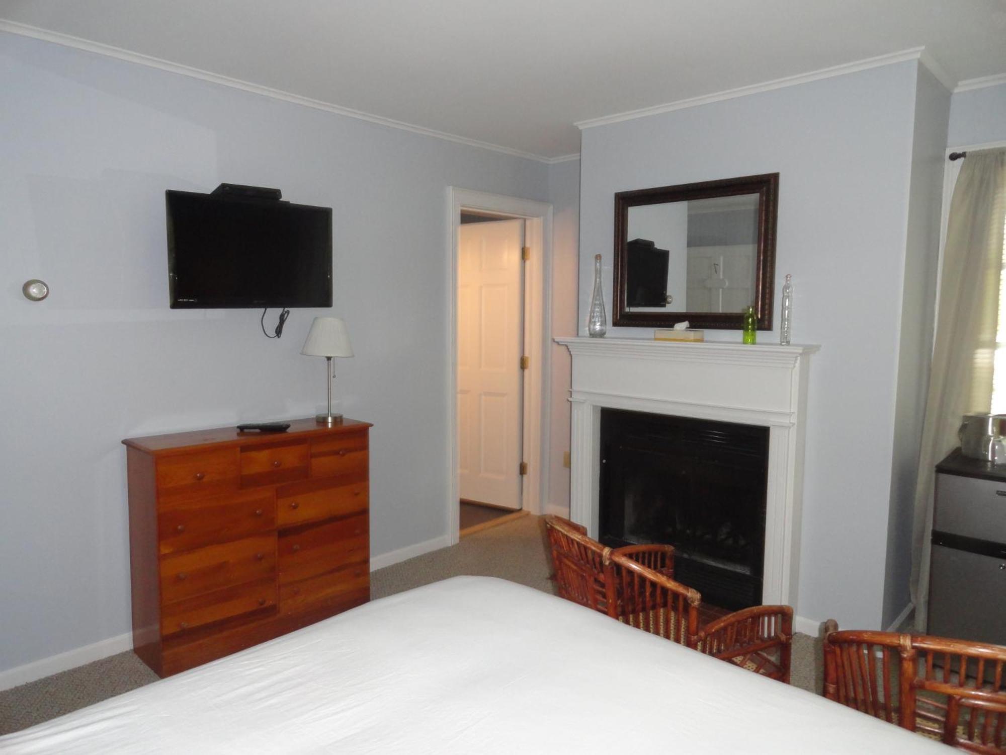 The Bond 1786 Inn (Adults Only) Warrensburg Habitación foto