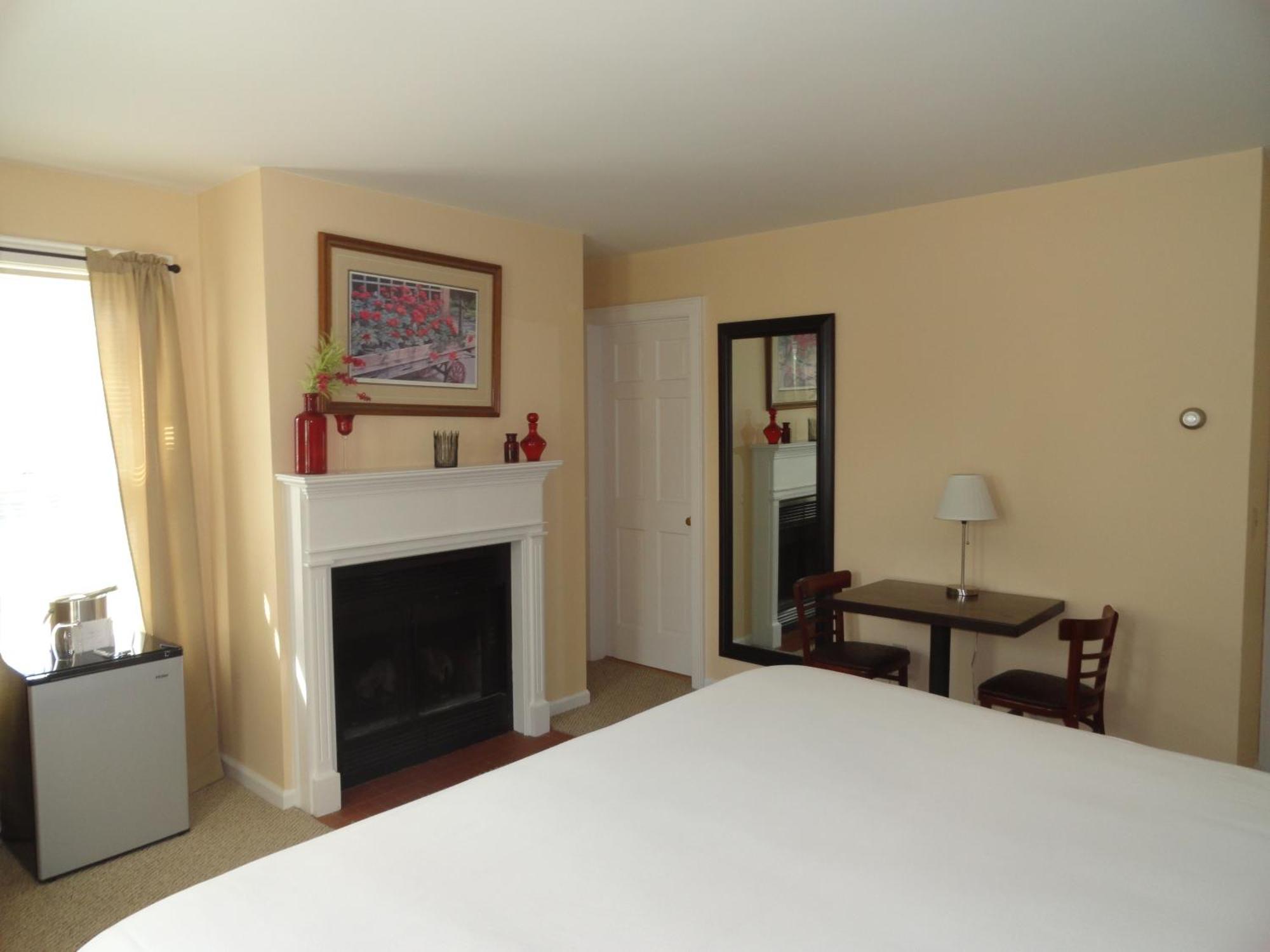 The Bond 1786 Inn (Adults Only) Warrensburg Habitación foto