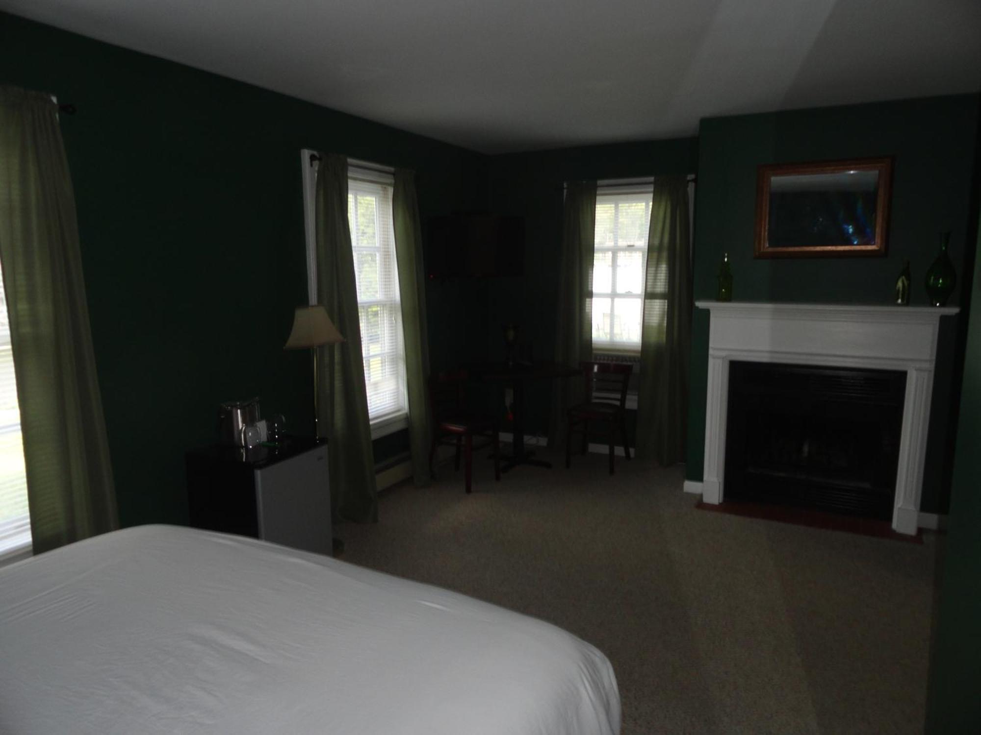 The Bond 1786 Inn (Adults Only) Warrensburg Habitación foto